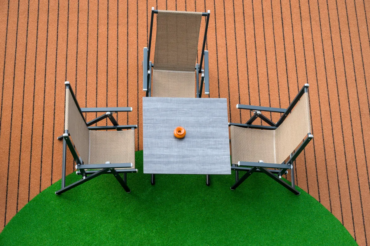 Composite patio deck furniture near 144th and Center, Millard