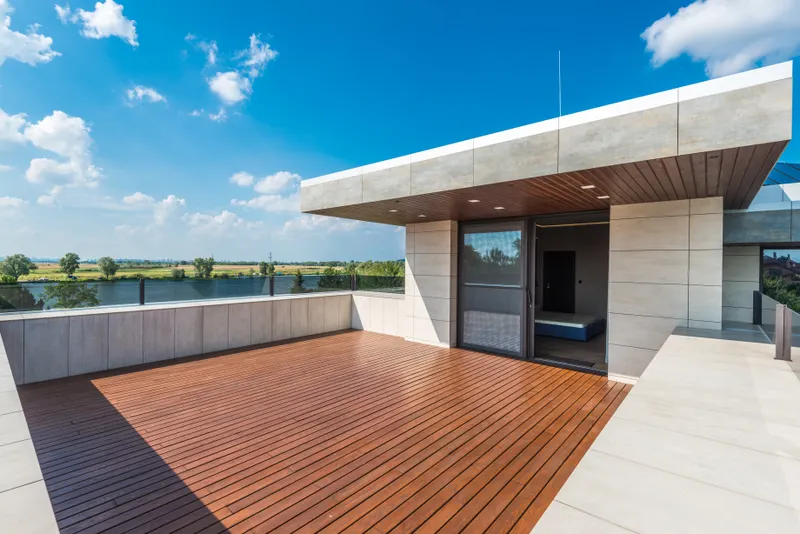 Multi-Level, Tiered & Wraparound Decks